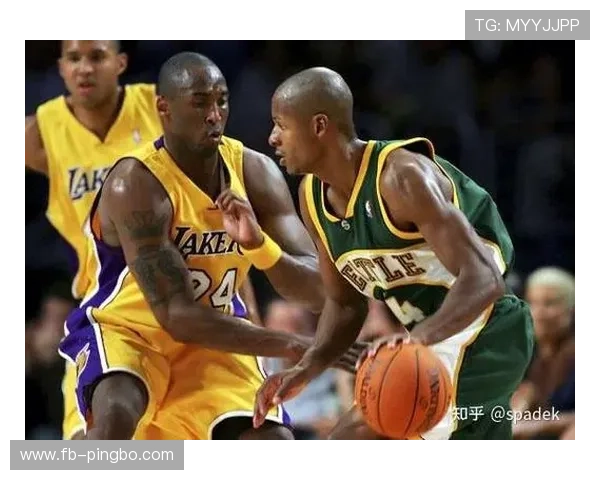 雷阿伦无球跑位拉开空间比库里更倚重挡后接投